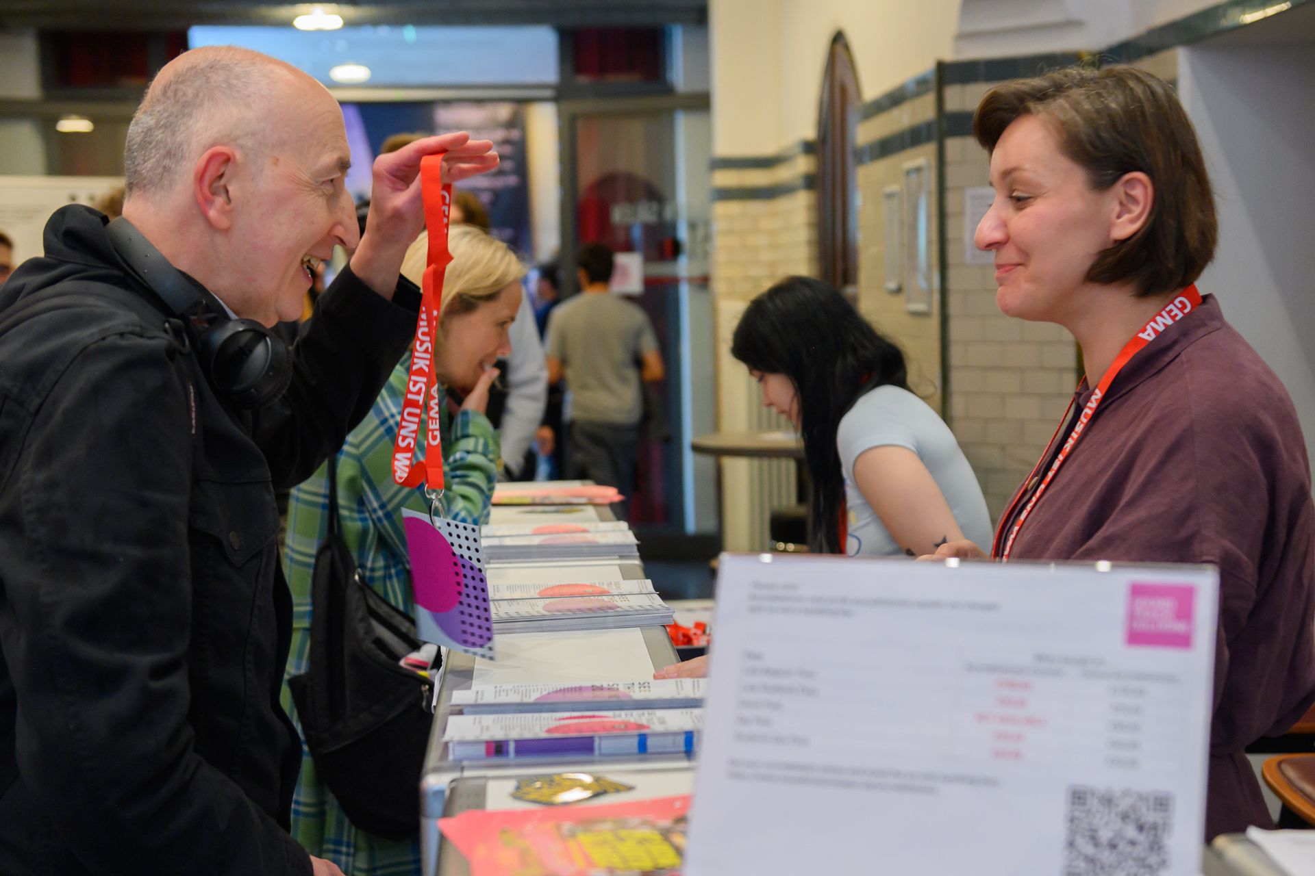 Travel smart, reduce waste!